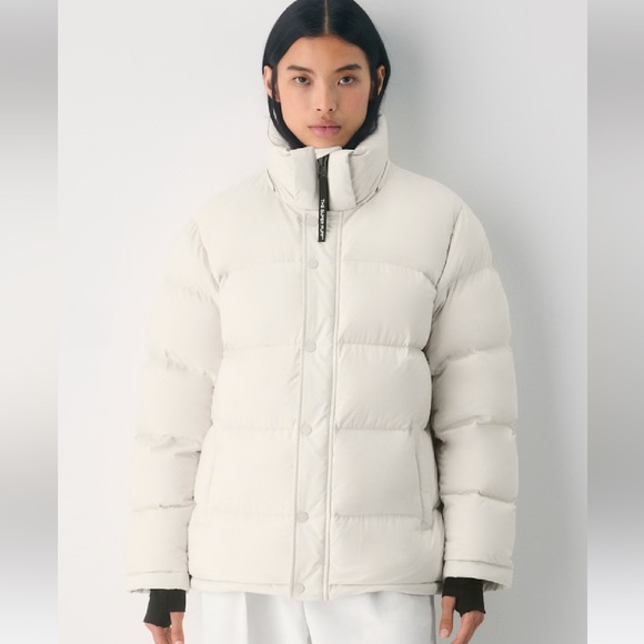 Aritzia TNA Super Puff Cream Jacket - Picture 2 of 16